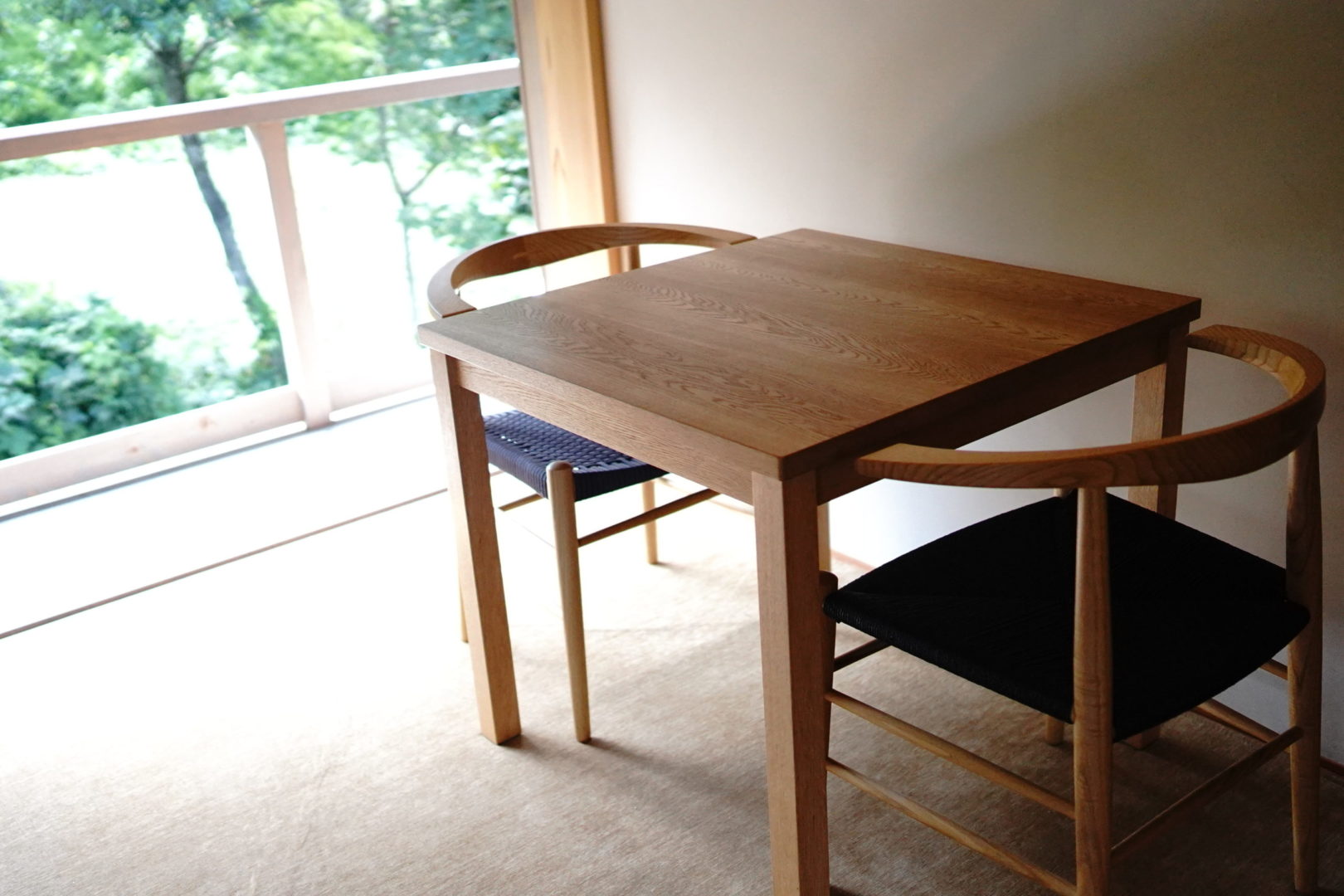 白雨｜三日月チェアと角テーブル｜橋本建築造園設計