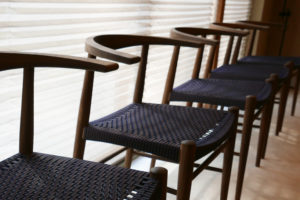 白雨｜三日月チェア｜家具｜加賀市｜真田紐｜橋本建築造園設計